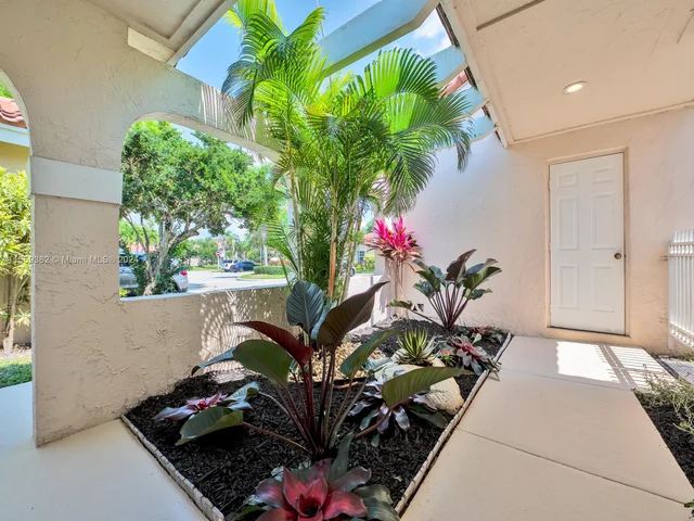 1464 Garden Rd, Weston FL 33326