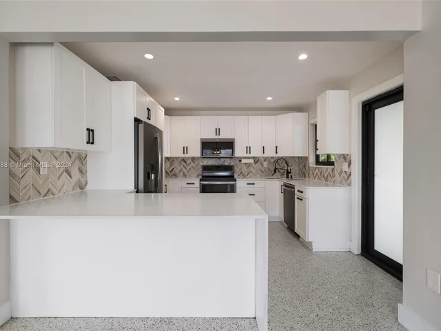 2539 SW 20th St, Miami FL 33145