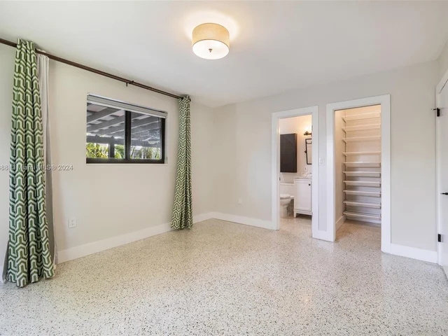 2539 SW 20th St, Miami FL 33145