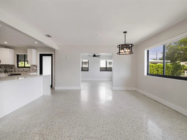 2539 SW 20th St, Miami FL 33145