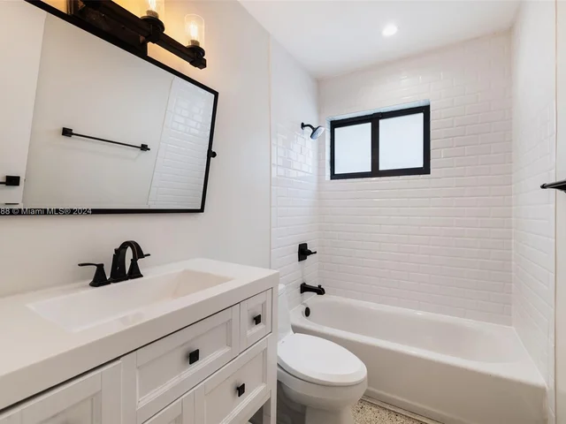 2539 SW 20th St, Miami FL 33145