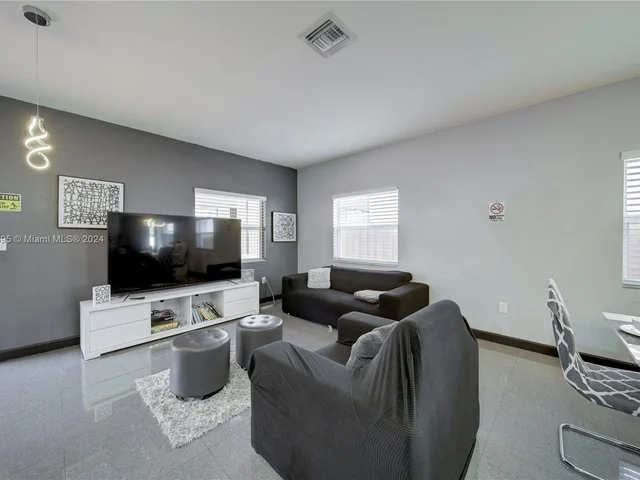 3144 SE 3rd Dr, Homestead FL 33033