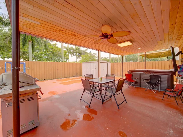 3144 SE 3rd Dr, Homestead FL 33033