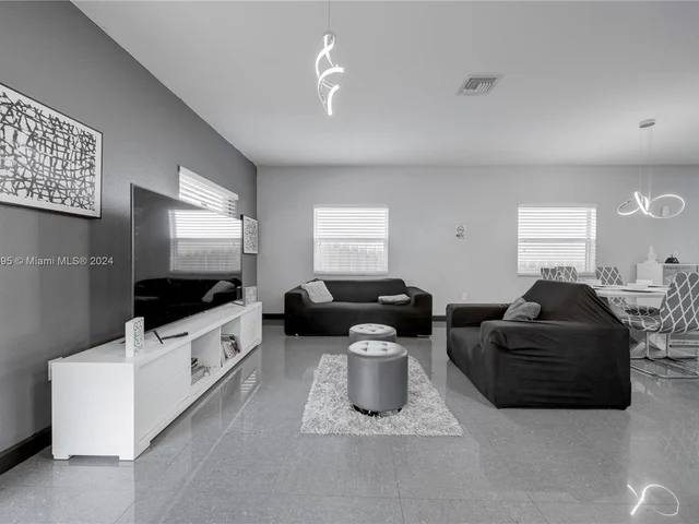 3144 SE 3rd Dr, Homestead FL 33033