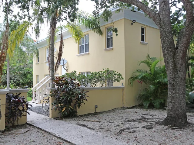 3375 Franklin Ave # D, Miami FL 33133