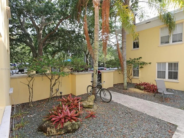 3375 Franklin Ave # D, Miami FL 33133