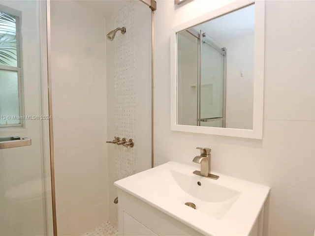 3375 Franklin Ave # D, Miami FL 33133