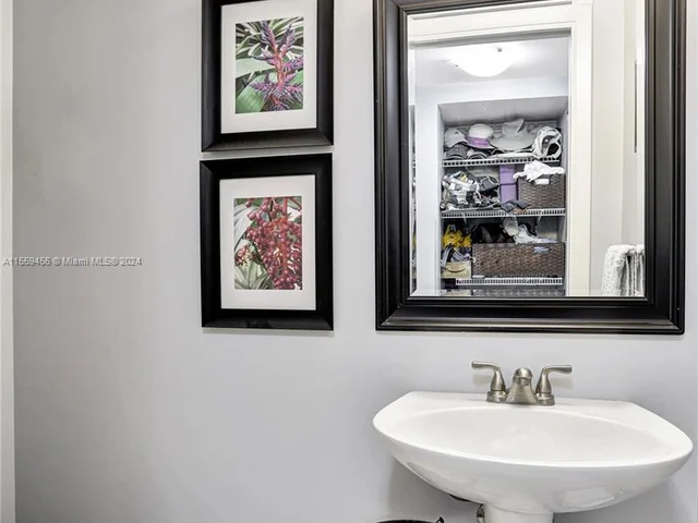 2300 NE 33rd Ave # 402, Fort Lauderdale FL 33305