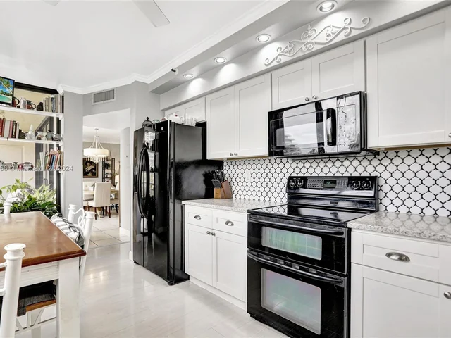 2300 NE 33rd Ave # 402, Fort Lauderdale FL 33305