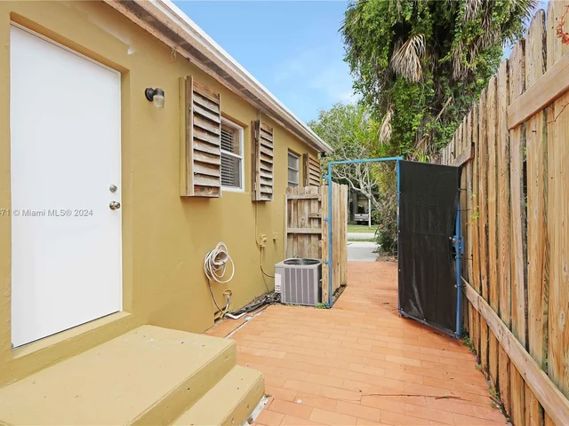 1954 SW 25th Ter, Miami FL 33133