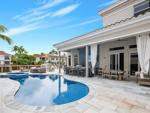 992 Sanibel Dr, Hollywood FL 33019