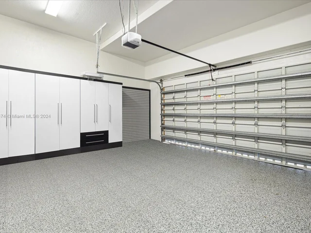 992 Sanibel Dr, Hollywood FL 33019