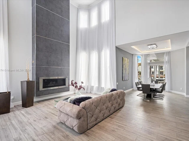 992 Sanibel Dr, Hollywood FL 33019