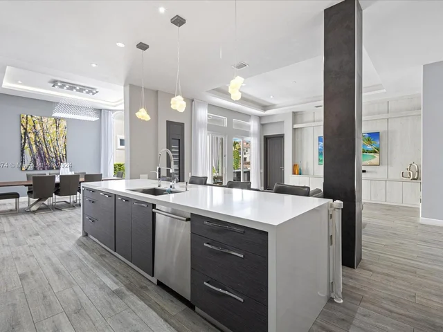 992 Sanibel Dr, Hollywood FL 33019