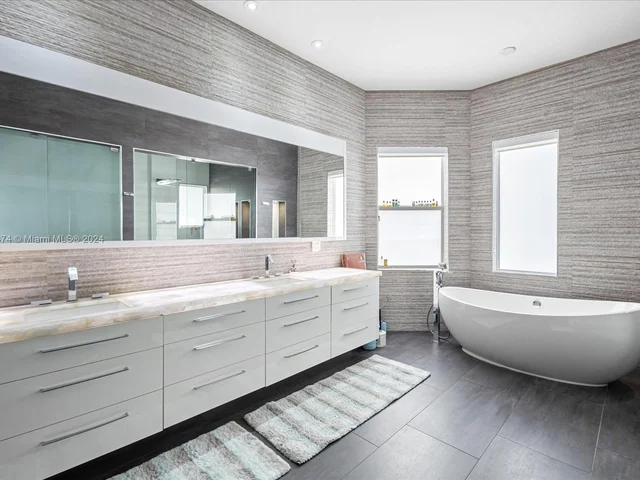 992 Sanibel Dr, Hollywood FL 33019