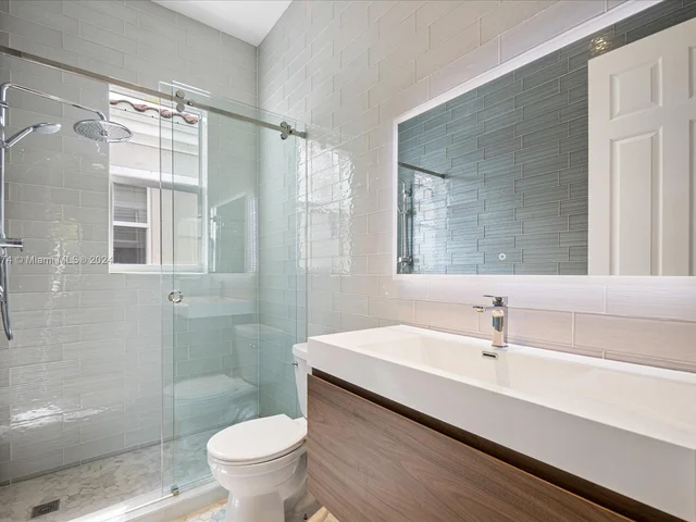 992 Sanibel Dr, Hollywood FL 33019