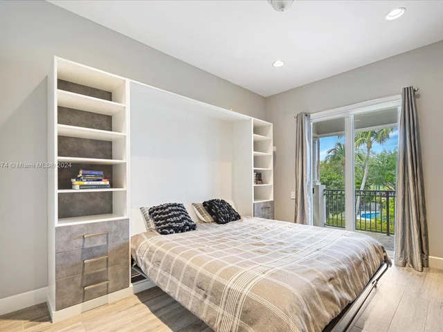 992 Sanibel Dr, Hollywood FL 33019