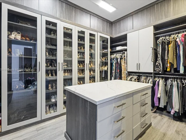 992 Sanibel Dr, Hollywood FL 33019