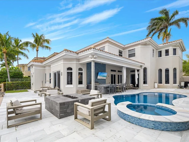 992 Sanibel Dr, Hollywood FL 33019