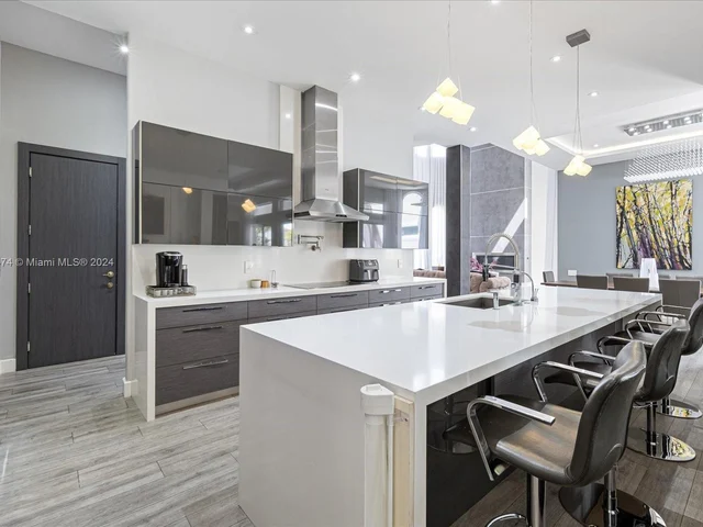 992 Sanibel Dr, Hollywood FL 33019