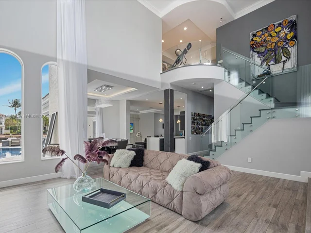 992 Sanibel Dr, Hollywood FL 33019