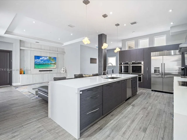 992 Sanibel Dr, Hollywood FL 33019