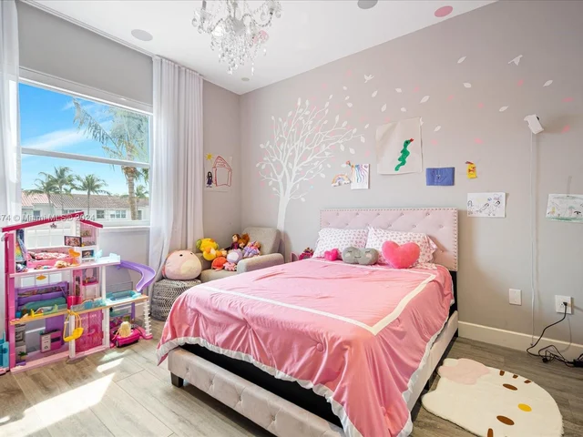 992 Sanibel Dr, Hollywood FL 33019