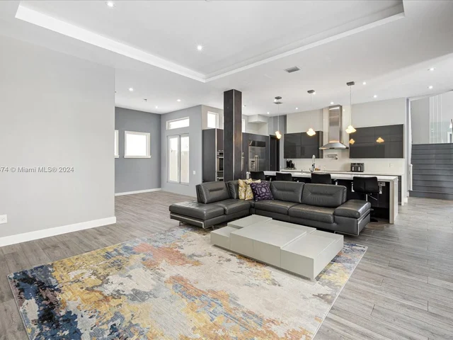 992 Sanibel Dr, Hollywood FL 33019