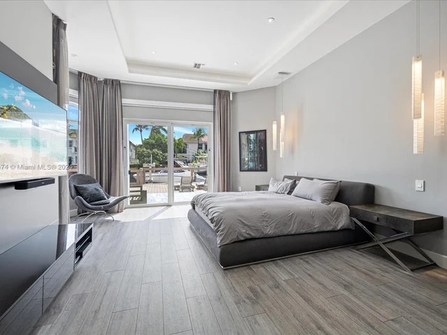 992 Sanibel Dr, Hollywood FL 33019