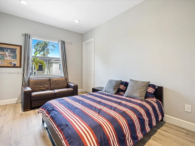 992 Sanibel Dr, Hollywood FL 33019