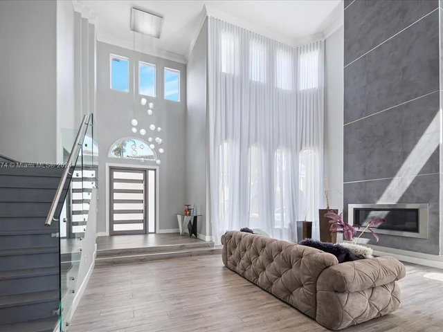 992 Sanibel Dr, Hollywood FL 33019