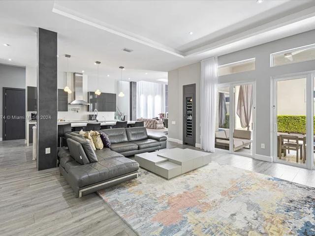 992 Sanibel Dr, Hollywood FL 33019