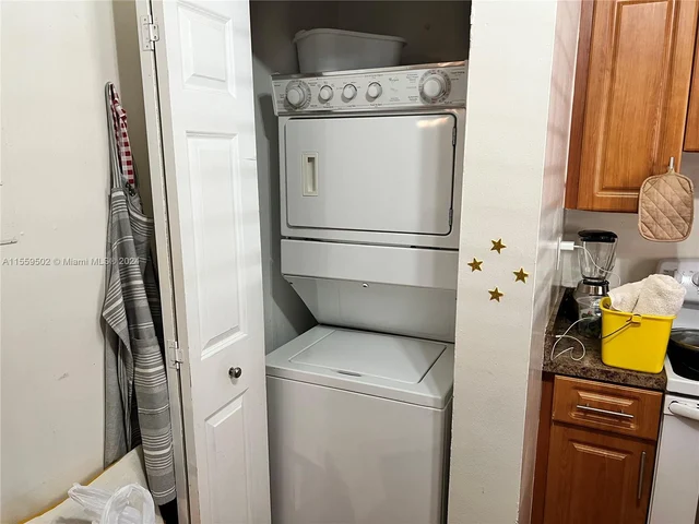 6195 NW 186th St # 211, Hialeah FL 33015