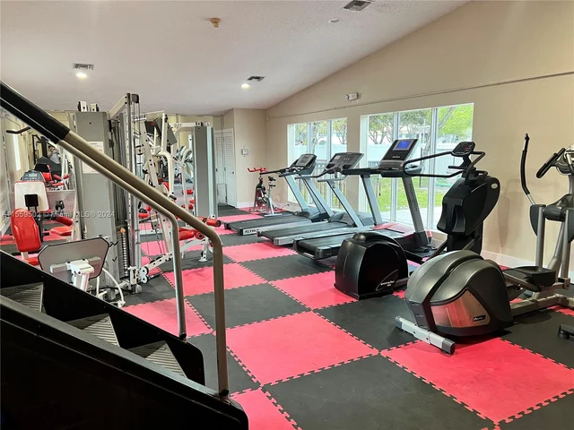 6195 NW 186th St # 211, Hialeah FL 33015