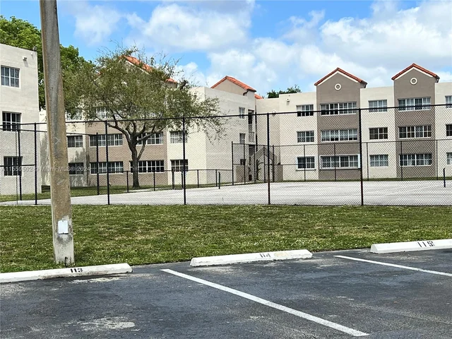 6195 NW 186th St # 211, Hialeah FL 33015