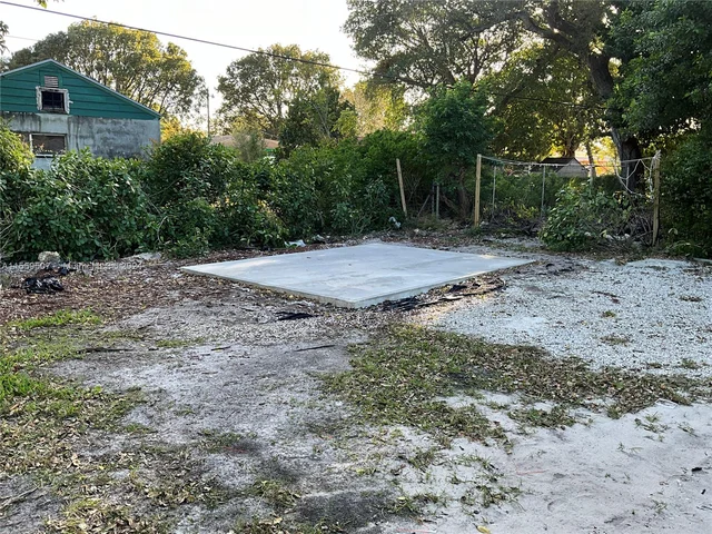 1044 NW 51st St, Miami FL 33127