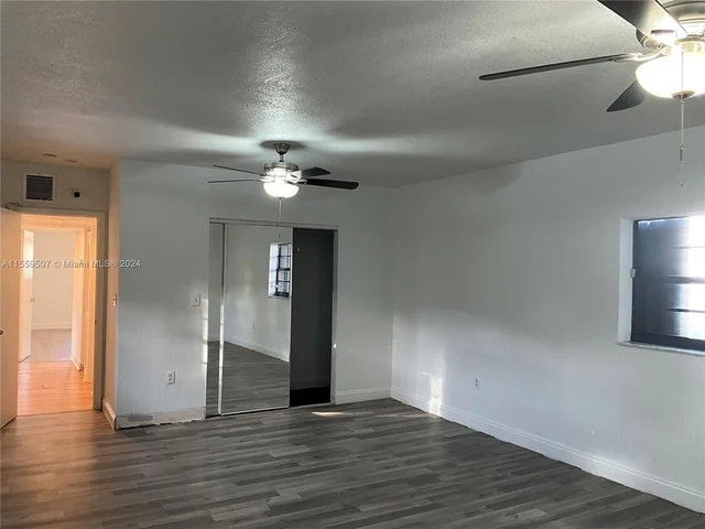 1044 NW 51st St, Miami FL 33127