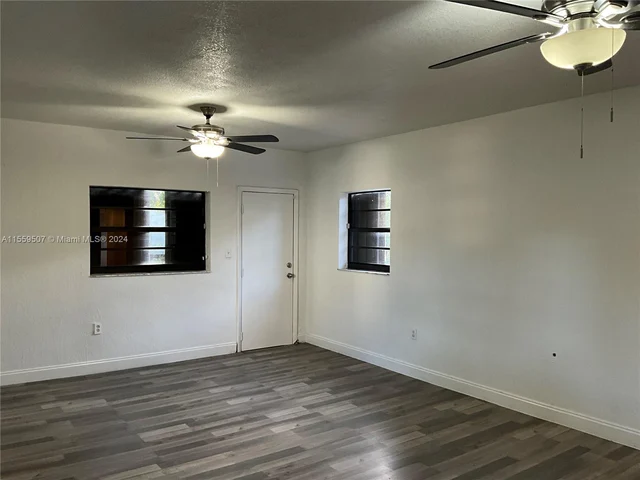 1044 NW 51st St, Miami FL 33127