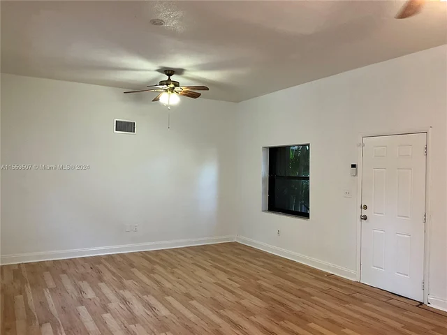 1044 NW 51st St, Miami FL 33127