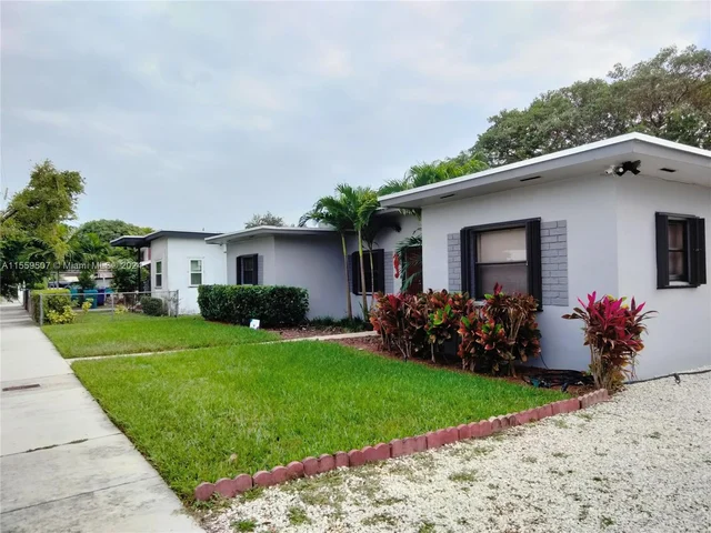 1044 NW 51st St, Miami FL 33127