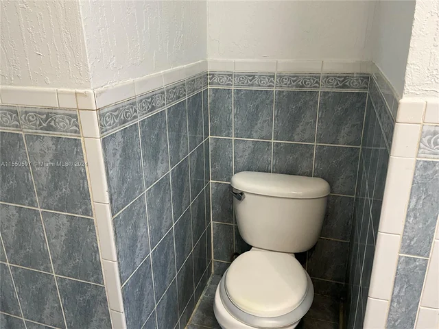 1044 NW 51st St, Miami FL 33127