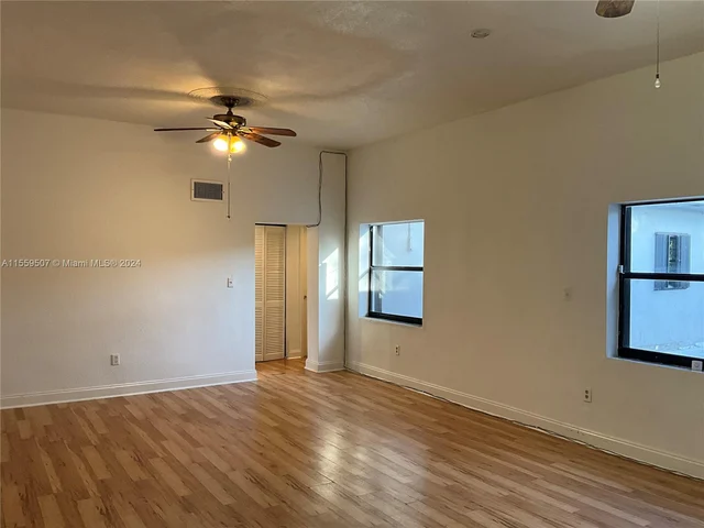 1044 NW 51st St, Miami FL 33127