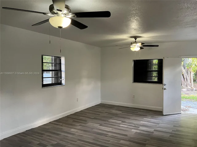 1044 NW 51st St, Miami FL 33127