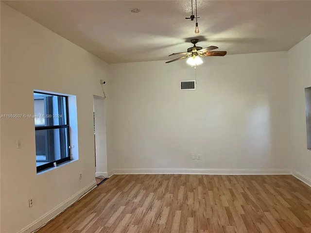 1044 NW 51st St, Miami FL 33127