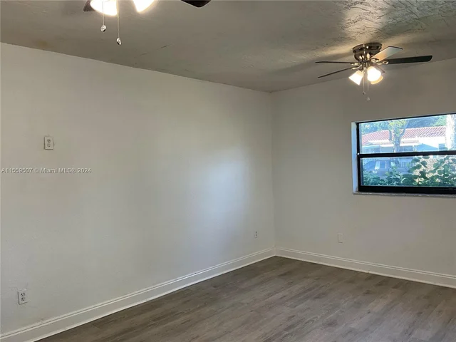 1044 NW 51st St, Miami FL 33127