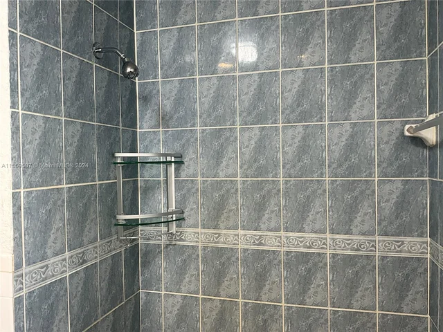 1044 NW 51st St, Miami FL 33127