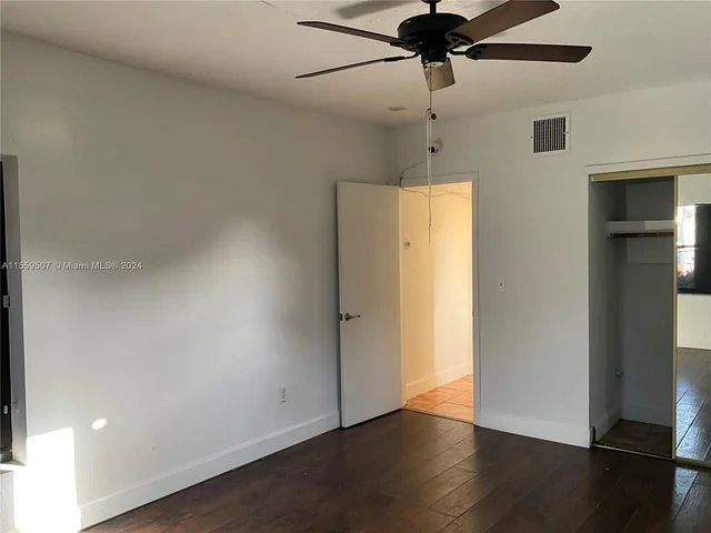 1044 NW 51st St, Miami FL 33127