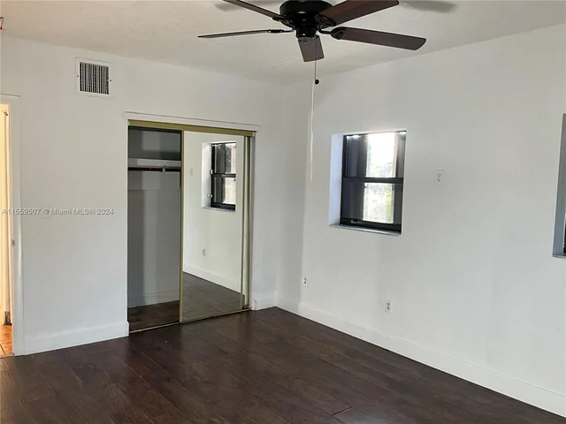 1044 NW 51st St, Miami FL 33127