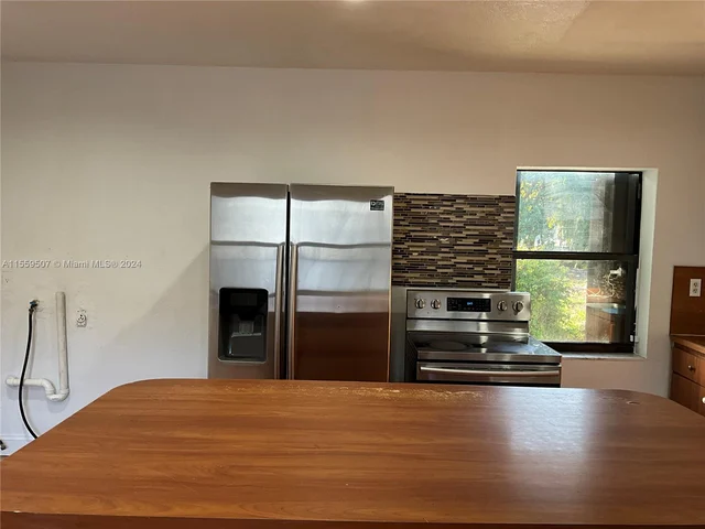 1044 NW 51st St, Miami FL 33127