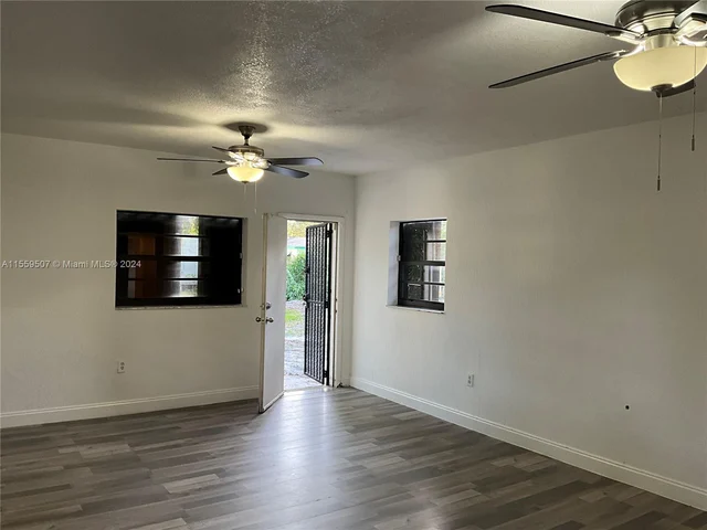 1044 NW 51st St, Miami FL 33127